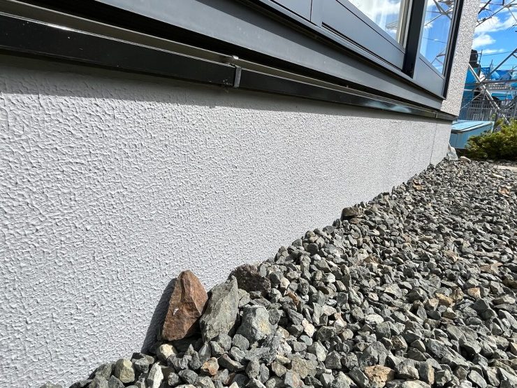 【金ヶ崎町】高耐久の低汚染フッ素塗料で外壁塗装の色褪せと汚れの悩みを解消し、将来的なコストも抑えられるという提案が決め手でした。