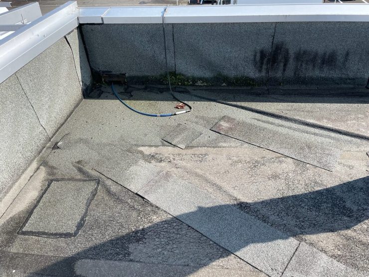 【金ヶ崎町】雨漏りが続き相談しました。屋上防水が傷んでいるとのことで、改修をしてもらうと雨漏りがピタリと止まりました！