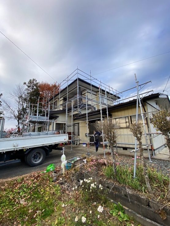 【奥州市】最初は屋根塗装だけを考えていましたが、雨樋の枯葉避けネットの取り付け提案がとても良かったです！