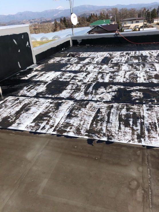 【紫波町】雨漏りがあり、専門の雨漏り110番に屋上防水工事をお願いしました。