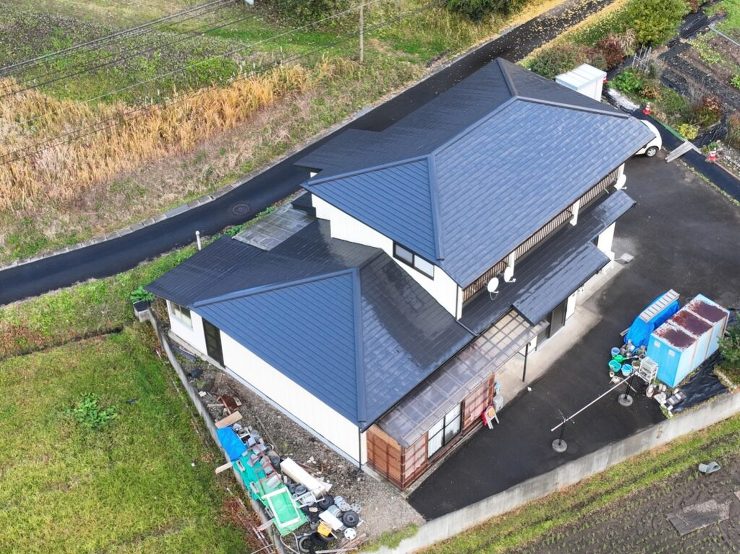 【奥州市】屋根塗装や外壁塗装だけでなく、他社では提案されなかった基礎塗装のおかげで、建物がさらに見栄えしました。