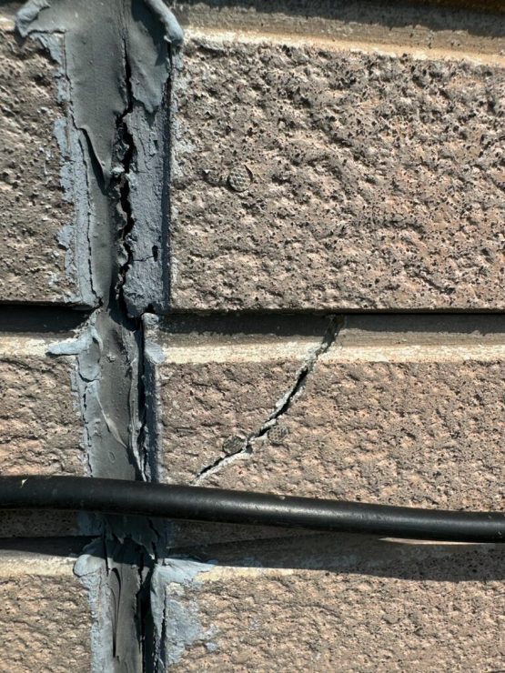 【奥州市】カラーシミュレーションのおかげで、安心して屋根・外壁ともにブラックへ大胆イメージチェンジできました！