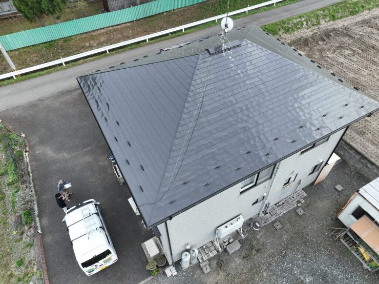 【奥州市】高耐久遮熱塗料を使用し、屋根の艶が蘇りました！
