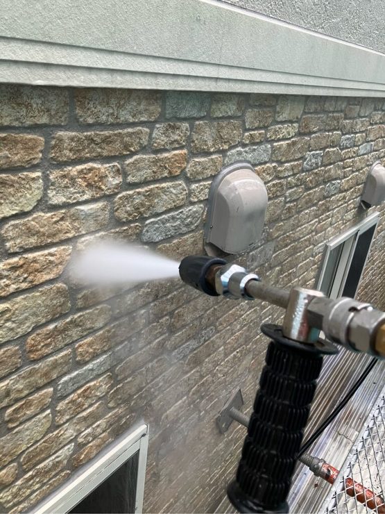 【奥州市】アイフルホームのお家で屋根・外壁塗装工事をしました。ラジオ放送を聞いて、お願いしようと決めました。家が明るくなり、子どもたちも喜んでいます！