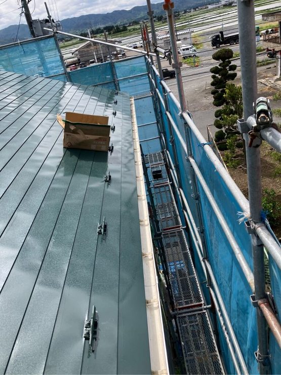 【奥州市】アイフルホームのお家で屋根・外壁塗装工事をしました。ラジオ放送を聞いて、お願いしようと決めました。家が明るくなり、子どもたちも喜んでいます！