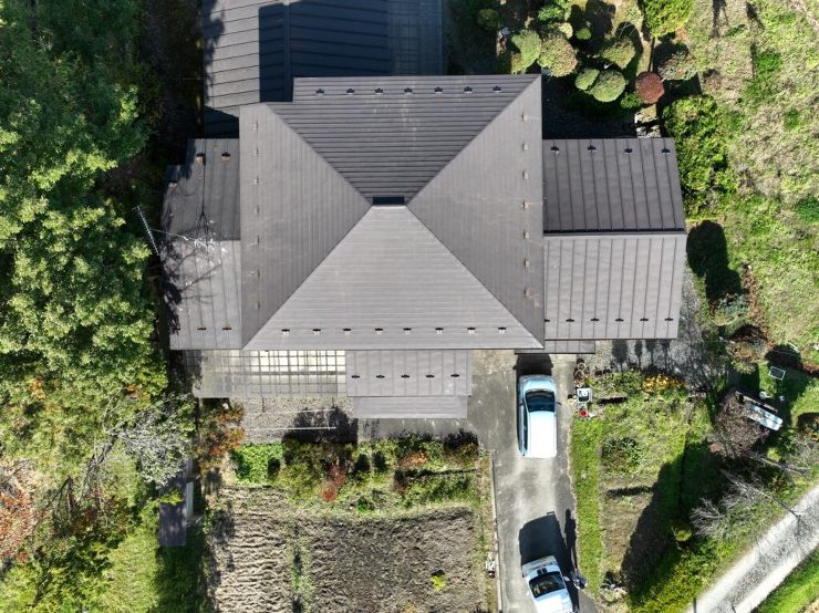 雨樋の枯葉詰まり解決！屋根は遮熱塗装★（奥州市）