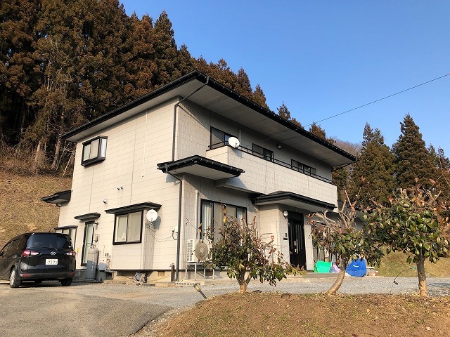 【奥州市】雨樋破損がきっかけで外壁塗装もお願いすることにしました。再発防止対策としてスノーグリッドも取り付けしていただきました。