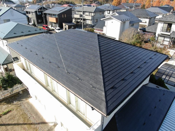 【奥州市】屋根塗装と迷いましたが、長期的...