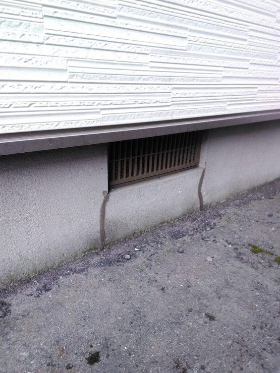 【北上市】基礎の汚れとひび割れが気になりネット検索をし、実績が多かったのでお願いすることにしました！