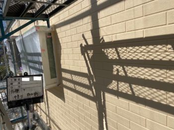 玄関脇のポーチ柱の剥がれが気になりチラシ...