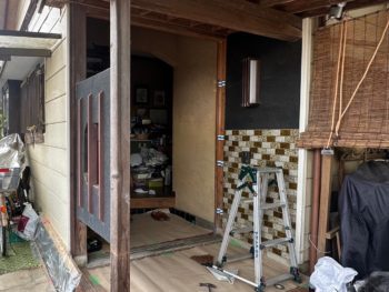 玄関ドアの開閉や鍵の締まりに支障があり交...