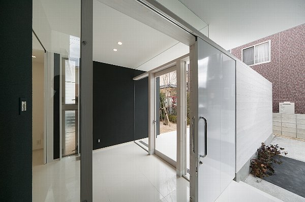 ポーチとエントランスホール