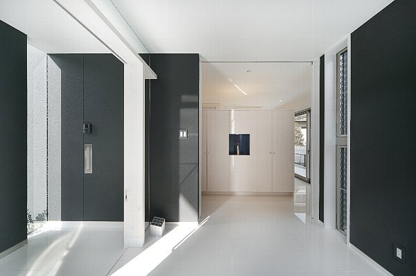 ポーチとエントランスホール