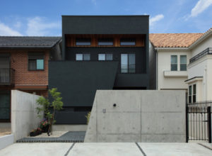 黒の家をWORKS[HOUSE]に追加し...