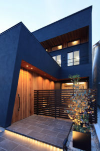 黒の家をWORKS[HOUSE]に追加し...