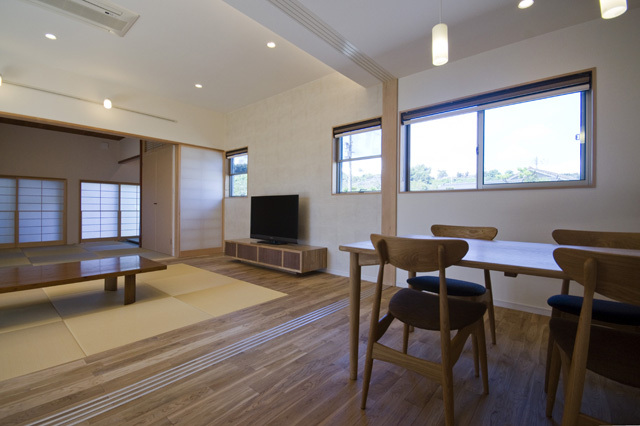 切妻のフラットハウス｜プラスディー設計室