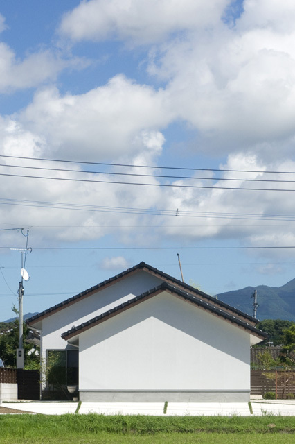 切妻のフラットハウス｜プラスディー設計室