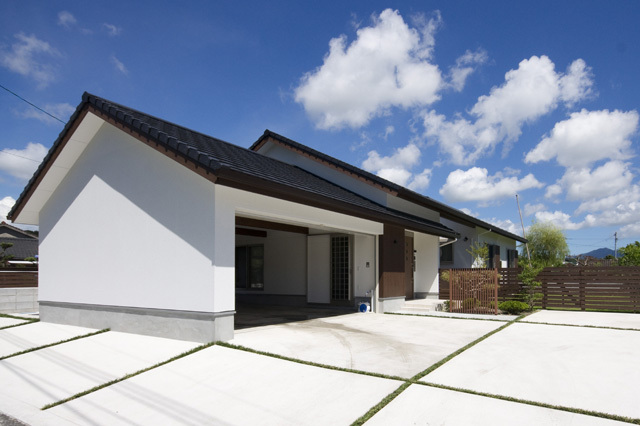 切妻のフラットハウス｜プラスディー設計室