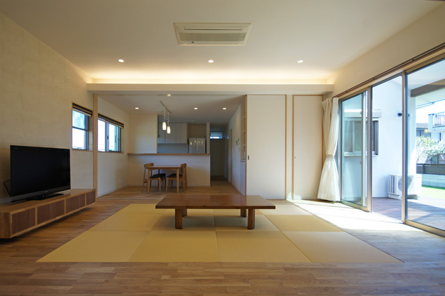 切妻のフラットハウス｜プラスディー設計室