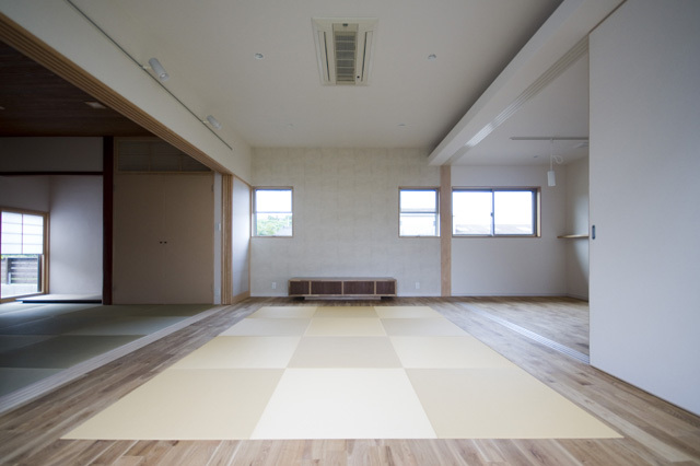 切妻のフラットハウス｜プラスディー設計室