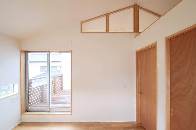 ウッドテラスに面した書斎１