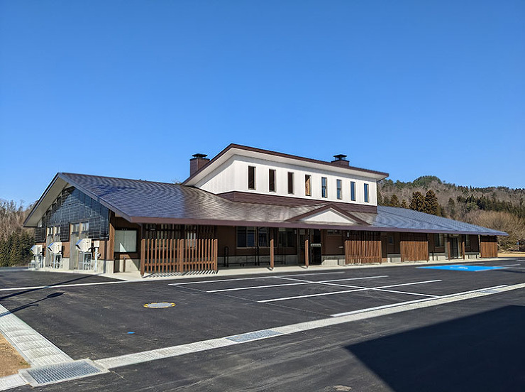 鷹山地区コミュニティーセンター | 秦・...