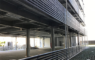 コーンズ名古屋サービスセンター?駐車場棟...