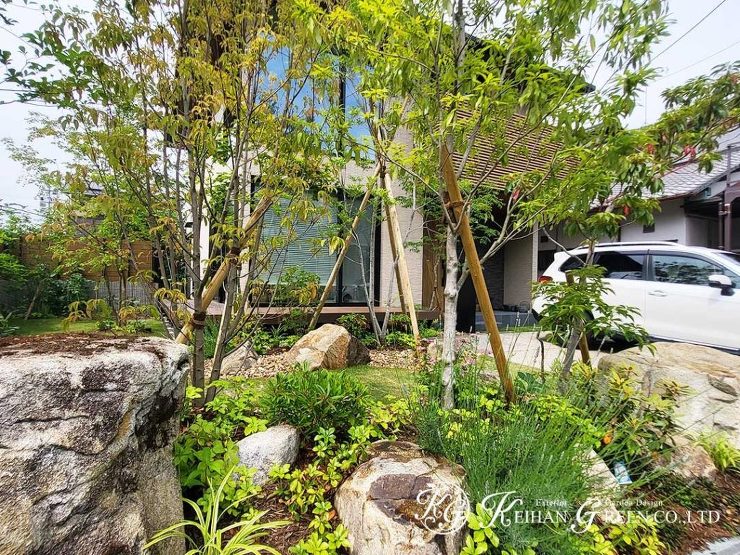 自然と調和した洗練の外構デザイン　大津市