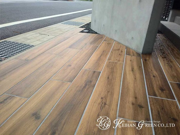 RC打ち放し風塗装仕上げの門柱がポイント　長浜市