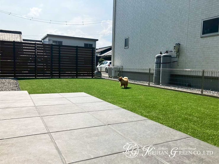 走れる人工芝とくつろぎデッキで、“お庭時間”が毎日の楽しみに　近江八幡市