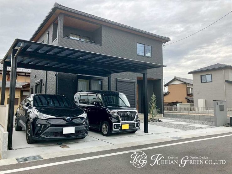 墨色の家に映える、凛としたファサード　東近江市