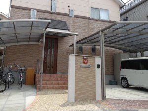 お住いの外壁と相性ピッタリの門柱　大津市