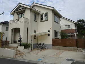 目隠しと芝生で活かせるお庭に！　草津市