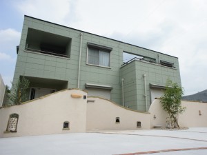 自然石の笠木で魅力的な外構になりました　大津市