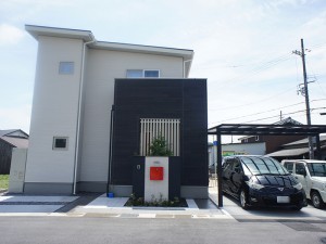 シンメトリーのファサード　近江八幡市
