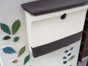 オリジナリティあふれる 葉っぱの門柱　草津市