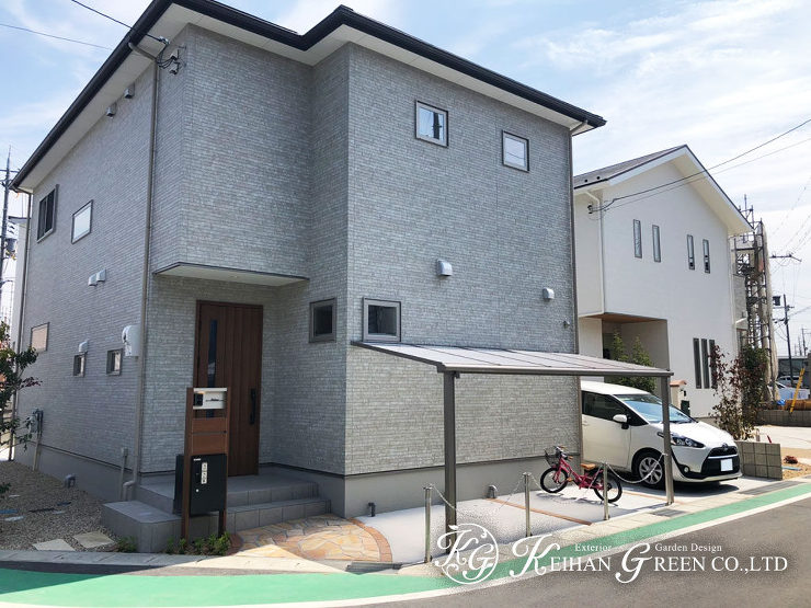 植栽で温かみを添えたシンプル外構　草津市