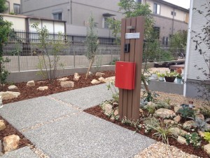 ナチュラルな雰囲気のミニロックガーデン　大津市