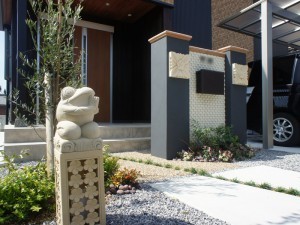 バリ風　カエルの神様　東近江市