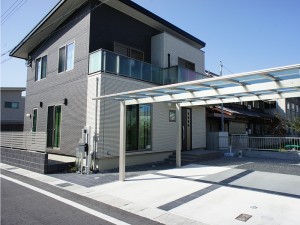 シルバーが基調のスタイリッシュエクステリア　東近江市
