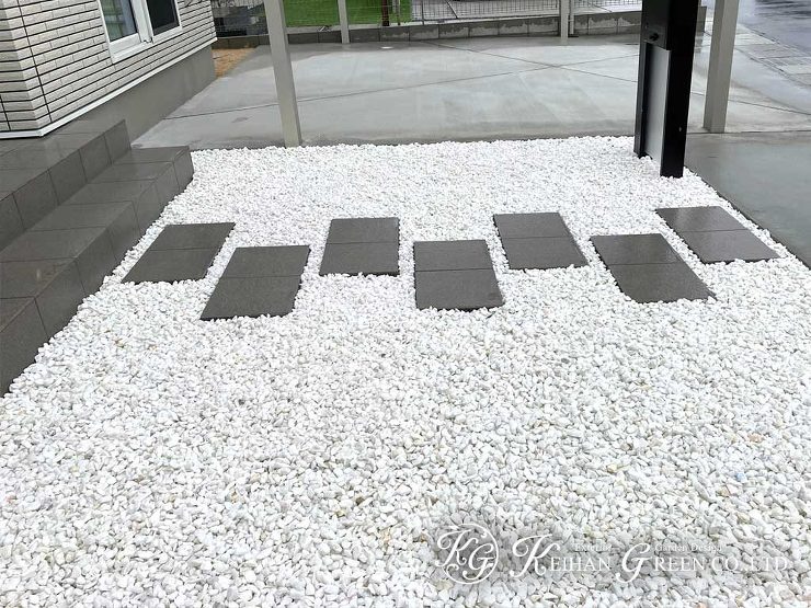 モノトーンでまとめたシンプルスタイリッシュ外構　湖南市