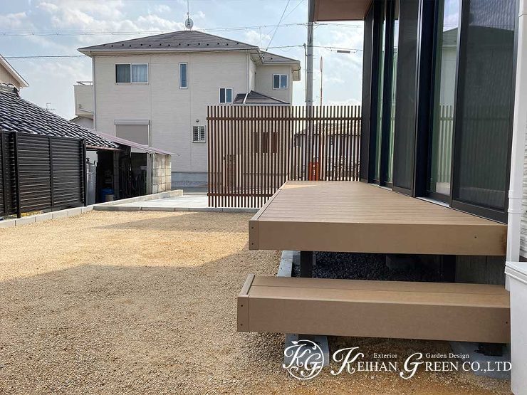 プライバシー、通気性、デザイン性を両立した目隠しフェンス　栗東市