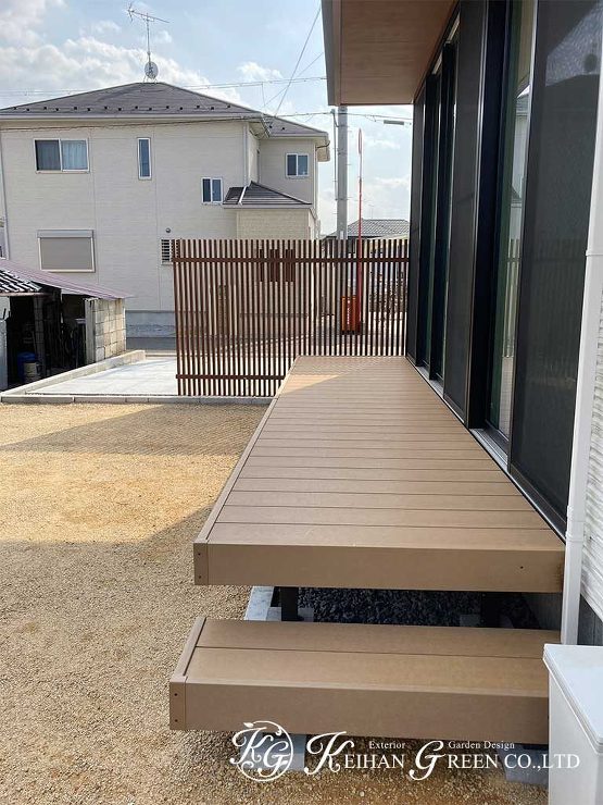 プライバシー、通気性、デザイン性を両立した目隠しフェンス　栗東市