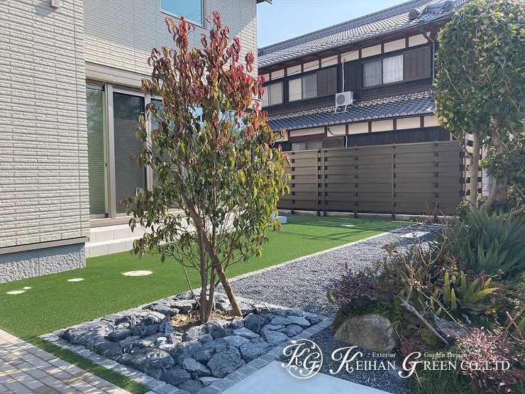 風通しと目隠しを両立した大和塀風の目隠し　草津市