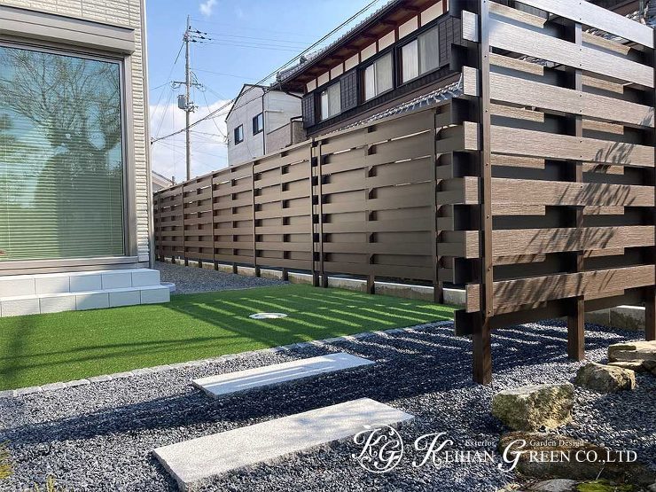 風通しと目隠しを両立した大和塀風の目隠し　草津市