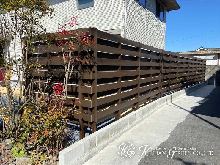 風通しと目隠しを両立した大和塀風の目隠し　草津市