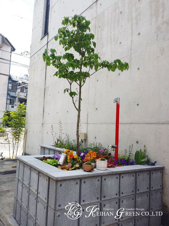 狭小地でも四季折々楽しむことができる外まわり　京都市