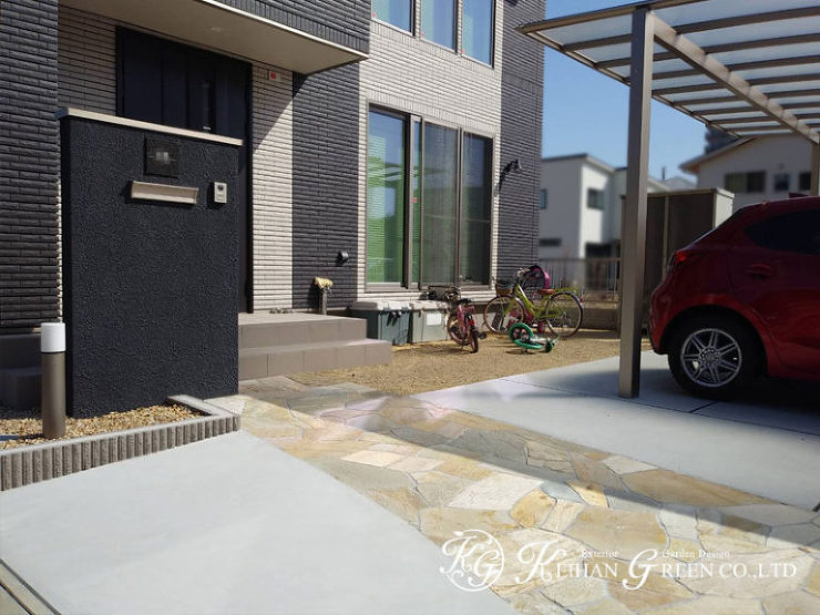 黒をアクセントにしたシンプルモダン外構　大津市