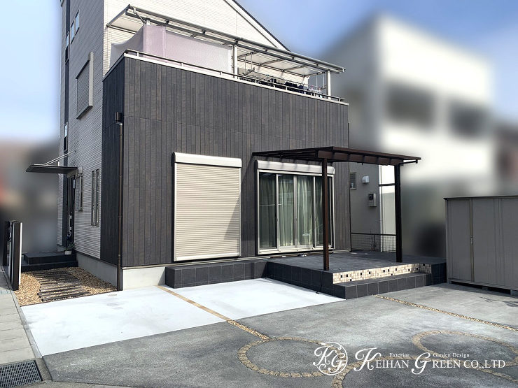広々タイルデッキとテラス屋根で明るく楽しい空間に　大津市