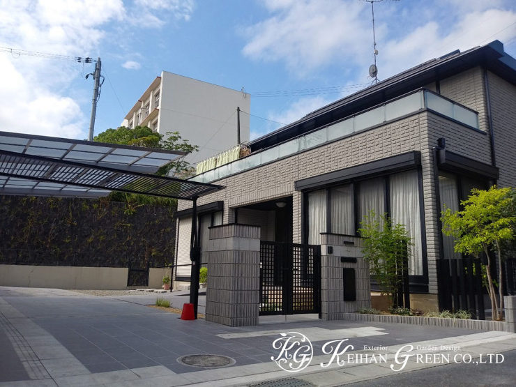 シックな色合いのブロックでお住まいとマッチしたエクステリアに　大津市